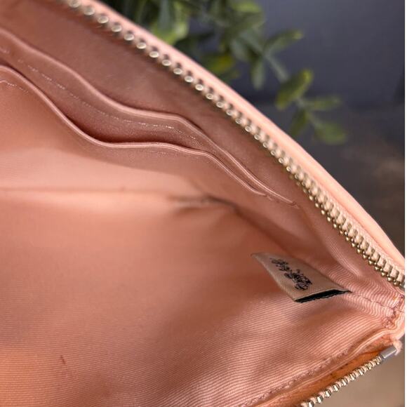 Coach Wristlet Outline Signature Logo Corner Zip Tan Khaki Light Pink - Picture 3 of 5